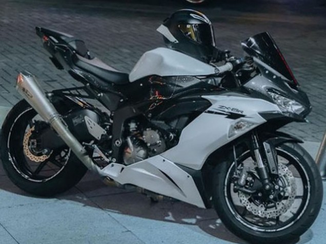 2019-2022 Kawasaki ZX6R Motorcycle Fairings - White Black Carbon Fiber UK