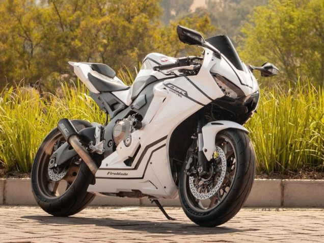 2017-2023 Honda CBR1000RR Motorcycle Fairings - White with Black Stripe Fireblade UK